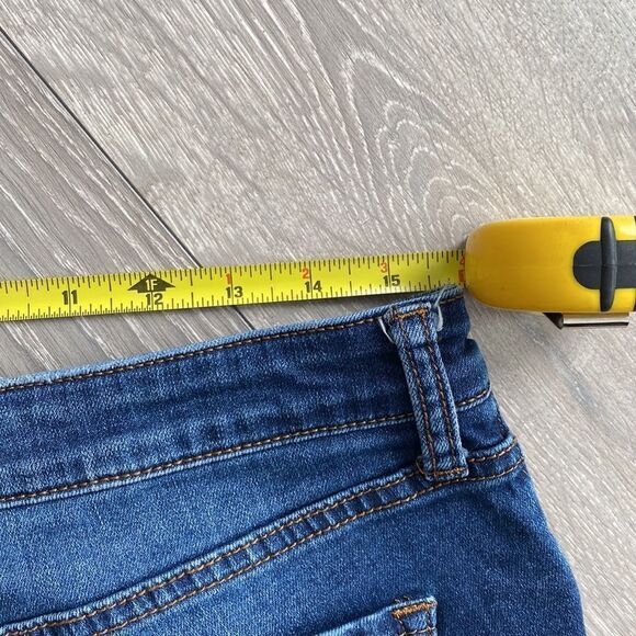 Jean Cut Off Shorts - Picture 5 of 6